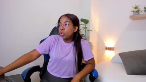 Snapshot of alondra_bernet chatting on 22, 5, 2026 A L O N D R A online show from 22, 5, 2026