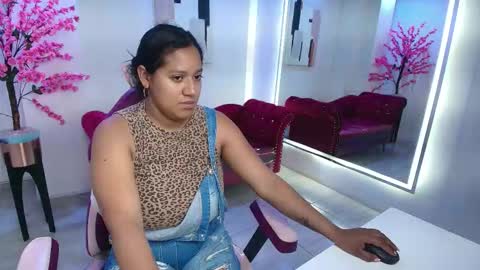 Alondra  online show from 2, 12, 2025