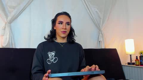 Hazel Bowie online show from 6, 2, 2025