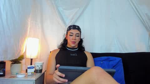 Hazel Bowie online show from 18, 2, 2025