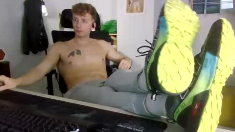Snapshot of alphabritsex chatting on 24, 9, 2025 Tobias Wilde online show from 24, 9, 2025