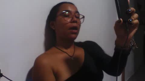 Snapshot of aly826805 chatting on 13, 9, 2025 analia online show from 13, 9, 2025