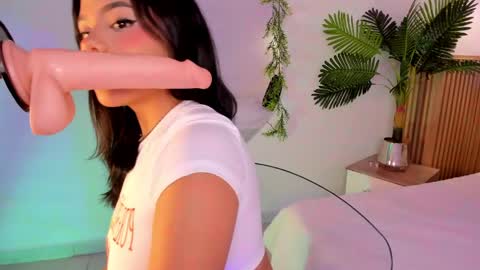 Snapshot of aly_leee chatting on 18, 4, 2026 aly_leee online show from 18, 4, 2026