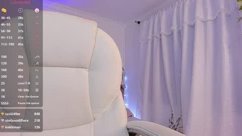 Snapshot of aly_moon chatting on 4, 1, 2025 Im Aly3 online show from 4, 1, 2025
