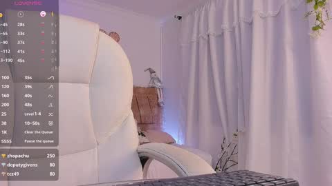 Snapshot of aly_moon chatting on 10, 1, 2025 Im Aly3 online show from 10, 1, 2025