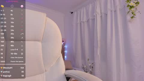 Snapshot of aly_moon chatting on 7, 2, 2025 Im Aly3 online show from 7, 2, 2025