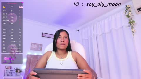 Snapshot of aly_moon chatting on 10, 9, 2025 Im Aly3 online show from 10, 9, 2025