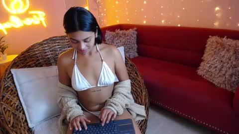 Snapshot of alyn_clark chatting on 13, 2, 2025 alyn online show from 13, 2, 2025