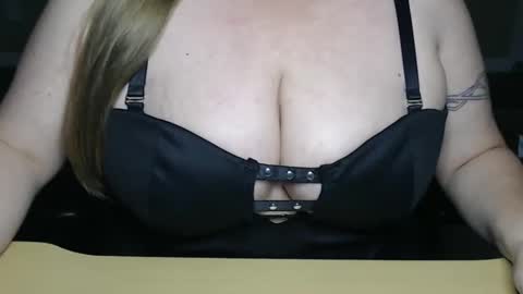 Snapshot of alyss_skye28 chatting on 22, 9, 2025 Alyss Skye online show from 22, 9, 2025