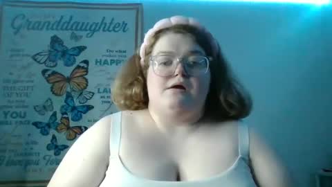 Snapshot of alyssa6960545 chatting on 20, 10, 2025 Lily online show from 20, 10, 2025