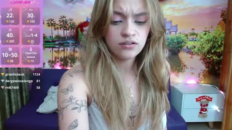 Snapshot of alyy_cute chatting on 19, 12, 2024 Alyy online show from 19, 12, 2024