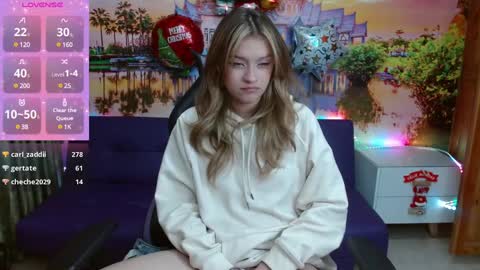 Snapshot of alyy_cute chatting on 21, 12, 2024 Alyy online show from 21, 12, 2024