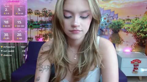 Snapshot of alyy_cute chatting on 21, 12, 2024 Alyy online show from 21, 12, 2024