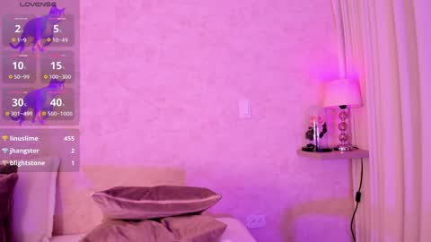 Snapshot of amanda_26 chatting on 23, 12, 2024 Luisa online show from 23, 12, 2024
