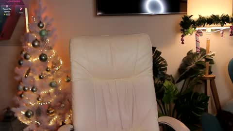 Amanda  fox online show from 7, 12, 2024