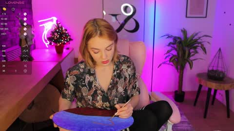 Amanda  fox online show from 5, 1, 2025