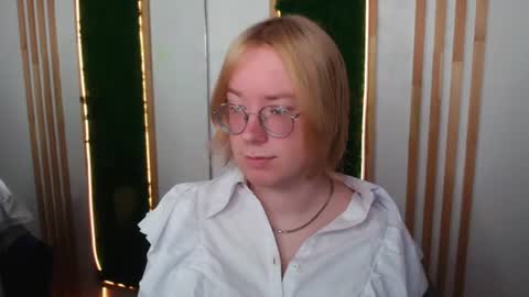 Snapshot of amanda_butlerr chatting on 3, 7, 2026 Hi im Amanda online show from 3, 7, 2026