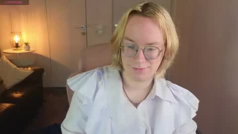 Snapshot of amanda_butlerr chatting on 4, 7, 2026 Hi im Amanda online show from 4, 7, 2026