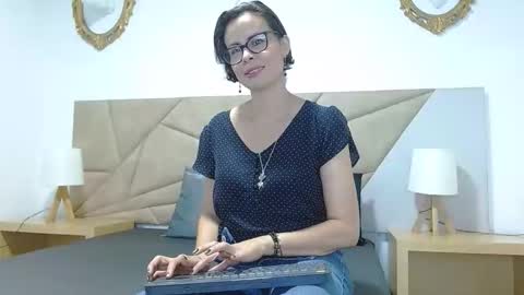 amanda_ramirez online show from 17, 9, 2025