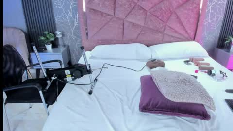 Amanda cruz online show from 29, 3, 2026