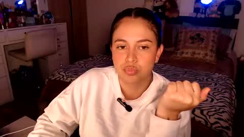 Snapshot of amarat_jolie chatting on 2, 7, 2026 Mila online show from 2, 7, 2026