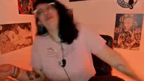 Snapshot of amaryllis_vizcaya chatting on 21, 10, 2025 Katt online show from 21, 10, 2025