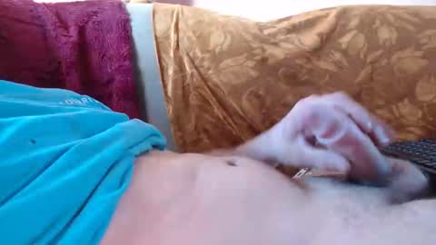 amazingcuteboy845 online show from 16, 4, 2026