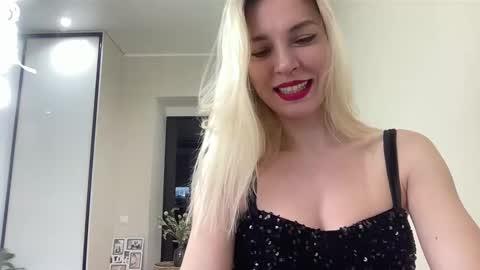 Kelly online show from 8, 12, 2024