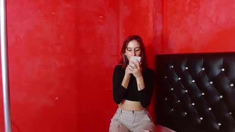 Snapshot of ambar_roux1 chatting on 17, 2, 2025 ambar_roux1 online show from 17, 2, 2025