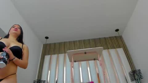 Snapshot of ambargills chatting on 11, 11, 2025 AmbarGills online show from 11, 11, 2025