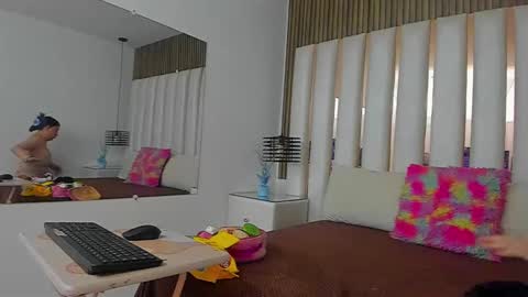 Snapshot of ambargills chatting on 12, 11, 2025 AmbarGills online show from 12, 11, 2025