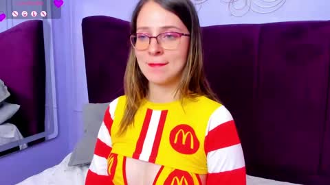 Snapshot of ambeerrwood_ chatting on 9, 3, 2025 . Amber Wood . online show from 9, 3, 2025