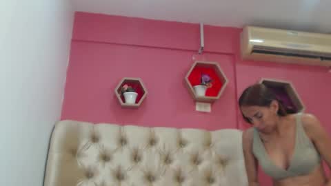 Snapshot of amber_moore chatting on 20, 11, 2025 Amber Moore online show from 20, 11, 2025