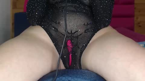 Snapshot of amber_moore chatting on 4, 12, 2025 Amber Moore online show from 4, 12, 2025