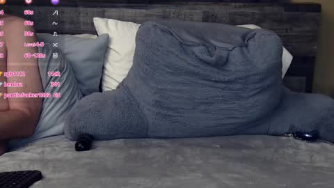 Snapshot of amberdawnn23 chatting on 1, 2, 2025 Amber Dawnn online show from 1, 2, 2025