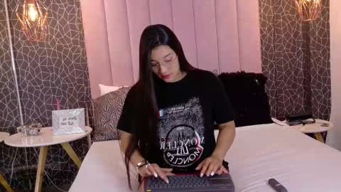 Snapshot of amberfiori_ chatting on 24, 11, 2025 Amber online show from 24, 11, 2025