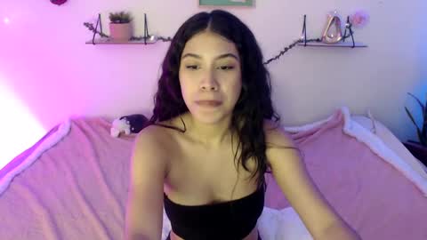 Snapshot of amberjeong chatting on 15, 12, 2024 Amber Jeong online show from 15, 12, 2024