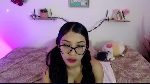 Snapshot of amberjeong chatting on 5, 1, 2025 Amber Jeong online show from 5, 1, 2025