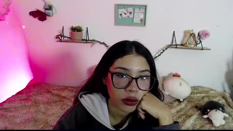 Snapshot of amberjeong chatting on 12, 1, 2025 Amber Jeong online show from 12, 1, 2025