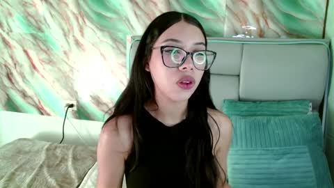 Snapshot of amberjeong chatting on 11, 3, 2025 Amber Jeong online show from 11, 3, 2025