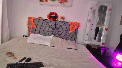 Amber  online show from 11, 10, 2025