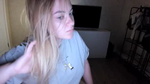 Snapshot of ambrosia__ chatting on 15, 9, 2025 ambrosia__ online show from 15, 9, 2025