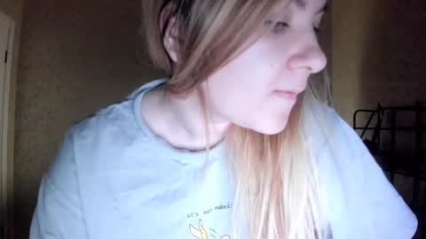 Snapshot of ambrosia__ chatting on 8, 10, 2025 ambrosia__ online show from 8, 10, 2025