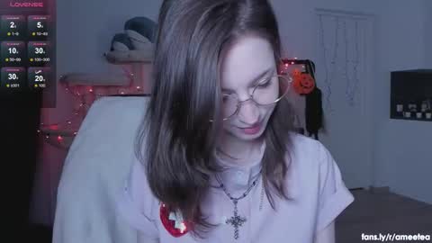 Snapshot of ameetea chatting on 3, 11, 2025 amy online show from 3, 11, 2025