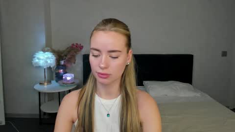 Snapshot of ameli_povilainn chatting on 27, 11, 2025 Ameli online show from 27, 11, 2025