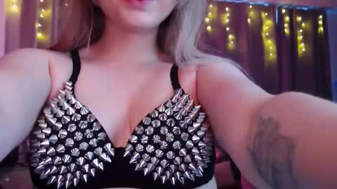 Snapshot of amelia_blondie chatting on 7, 2, 2026 Amelia online show from 7, 2, 2026