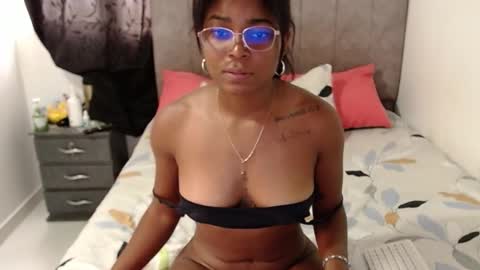 Snapshot of amelia_brunette2 chatting on 4, 3, 2025 girl exsotic online show from 4, 3, 2025