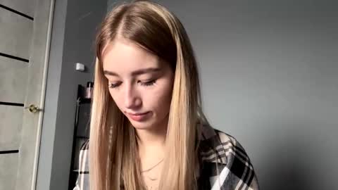 Snapshot of ameliaduraku chatting on 13, 10, 2025 Catherine online show from 13, 10, 2025