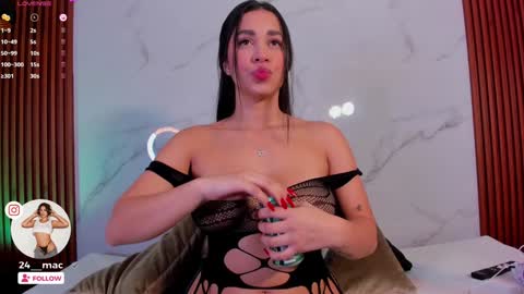 Snapshot of amelie_leigh chatting on 7, 1, 2025 Alejandra online show from 7, 1, 2025