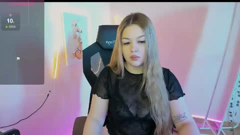 Snapshot of ameliepeach chatting on 29, 4, 2026 Amelie online show from 29, 4, 2026